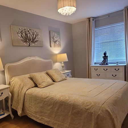 Three Bedroom Apartment By Beautiful Park London Bagian luar foto