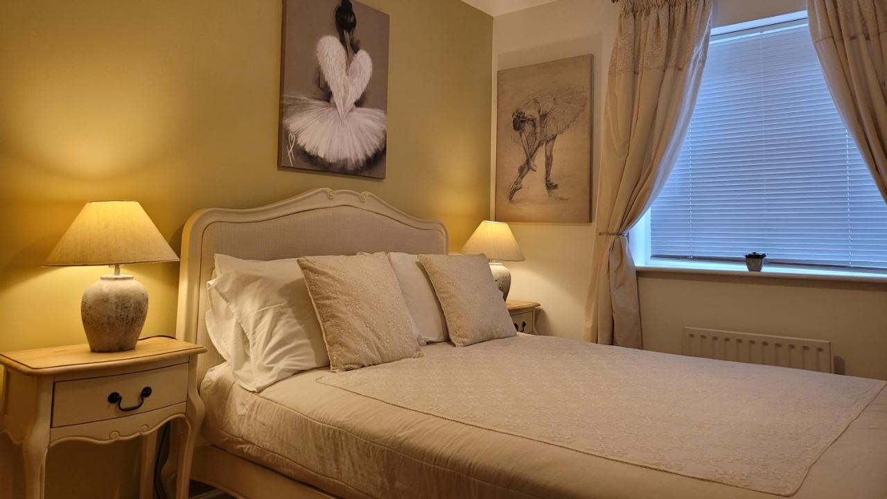 Three Bedroom Apartment By Beautiful Park London Bagian luar foto