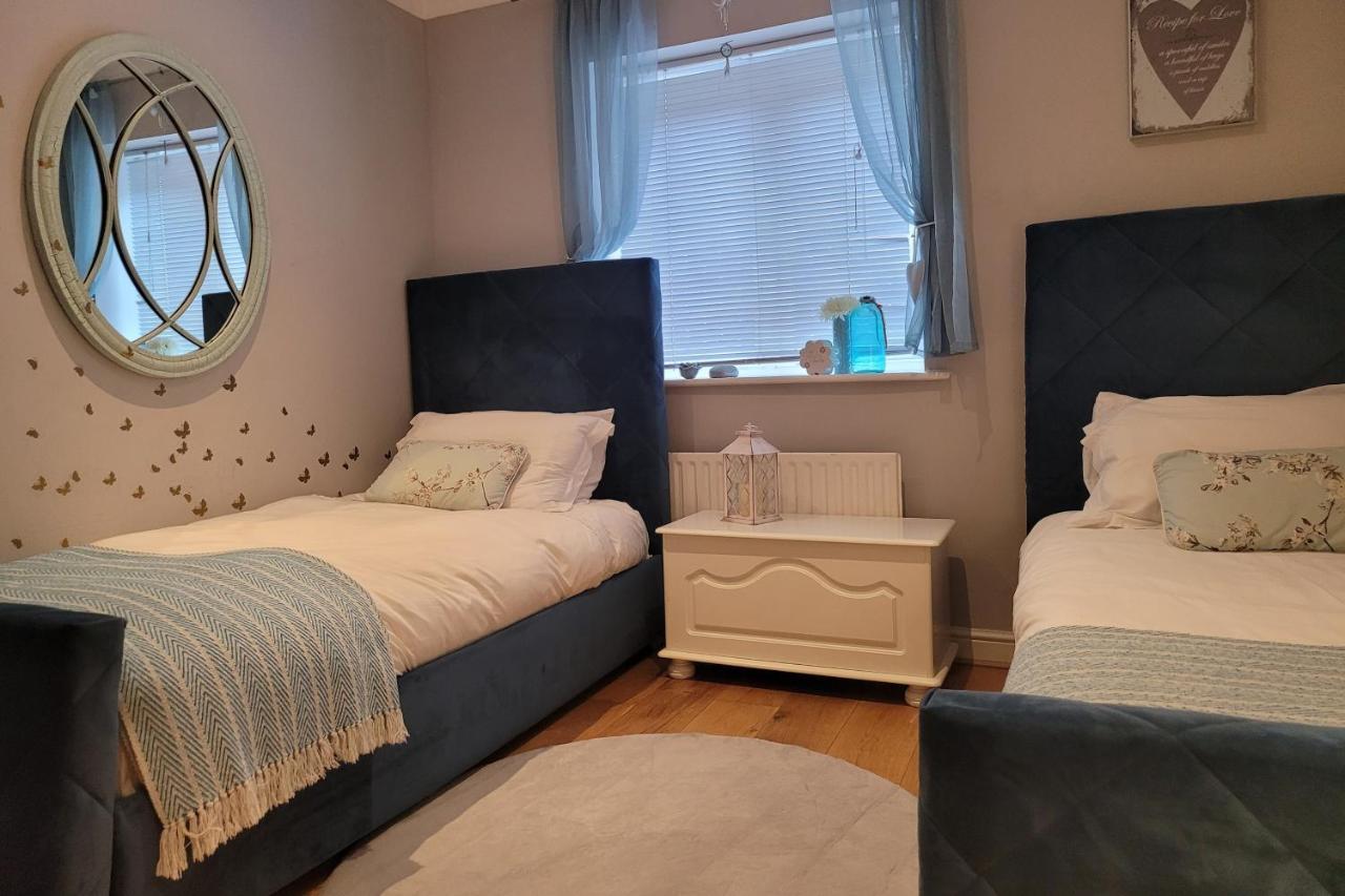 Three Bedroom Apartment By Beautiful Park London Bagian luar foto