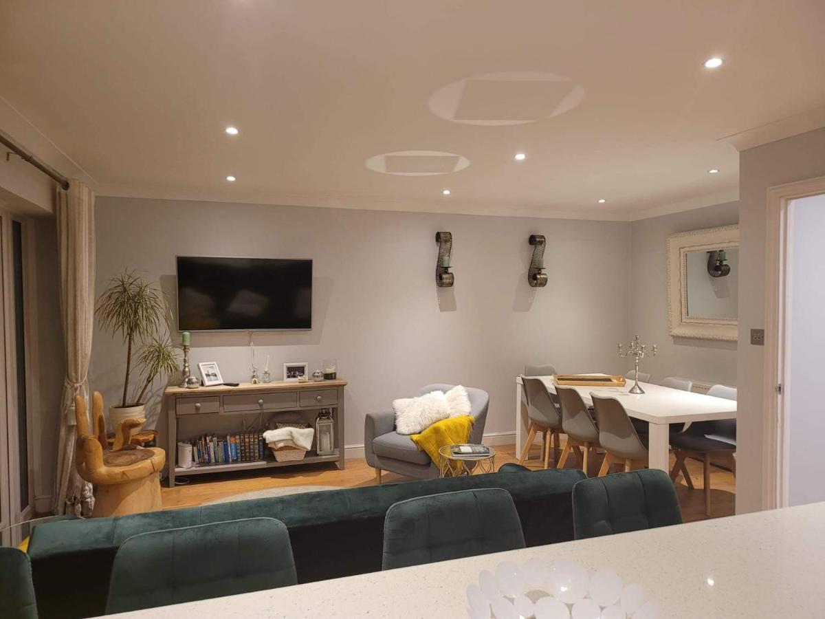 Three Bedroom Apartment By Beautiful Park London Bagian luar foto