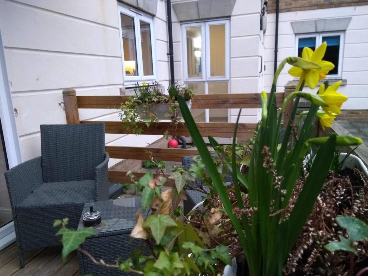 Three Bedroom Apartment By Beautiful Park London Bagian luar foto