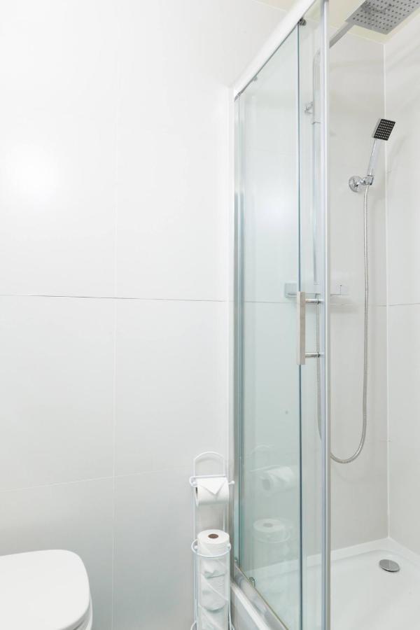 Three Bedroom Apartment By Beautiful Park London Bagian luar foto