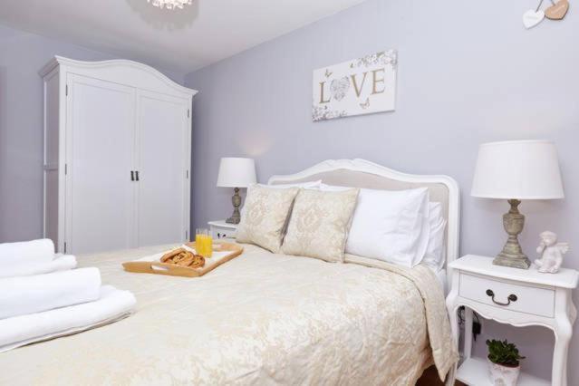 Three Bedroom Apartment By Beautiful Park London Bagian luar foto