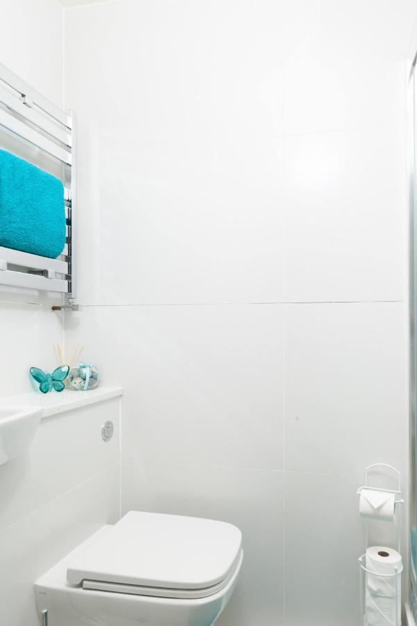 Three Bedroom Apartment By Beautiful Park London Bagian luar foto