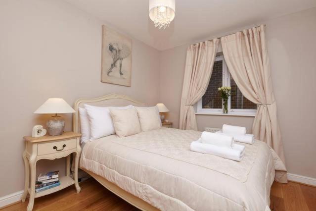 Three Bedroom Apartment By Beautiful Park London Bagian luar foto