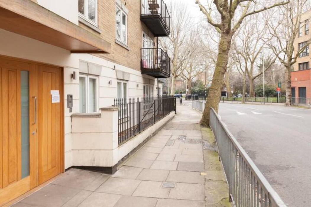 Three Bedroom Apartment By Beautiful Park London Bagian luar foto