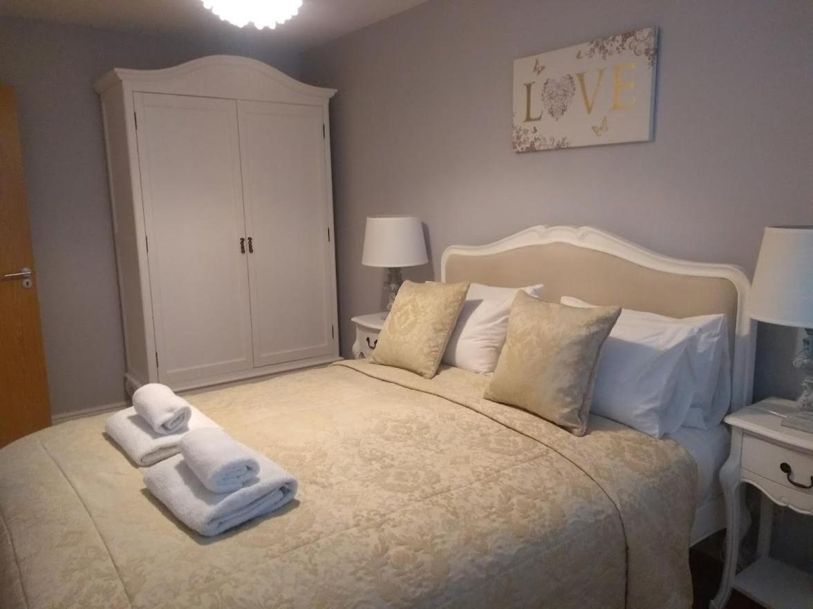 Three Bedroom Apartment By Beautiful Park London Bagian luar foto