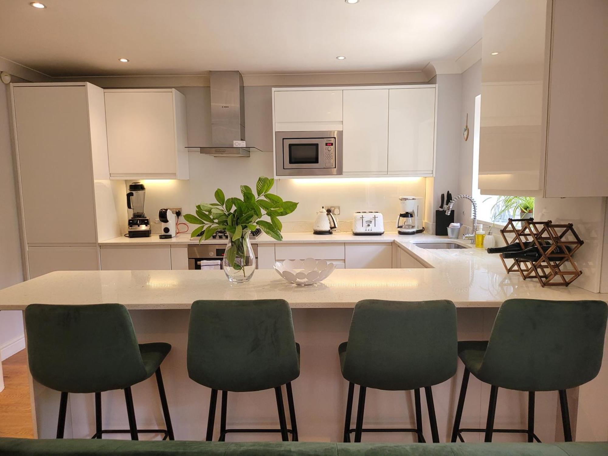 Three Bedroom Apartment By Beautiful Park London Bagian luar foto